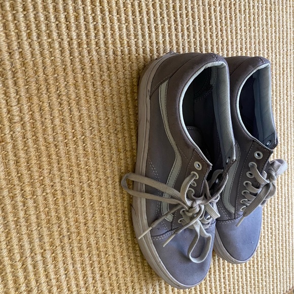 Vans - Picture 2 of 4